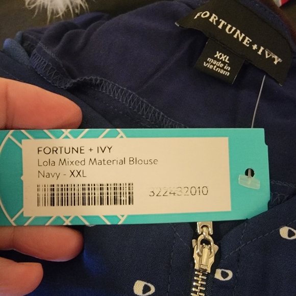 FORTUNE + IVY Lola Mixed Material Blouse Navy blue Top - Picture 4 of 5